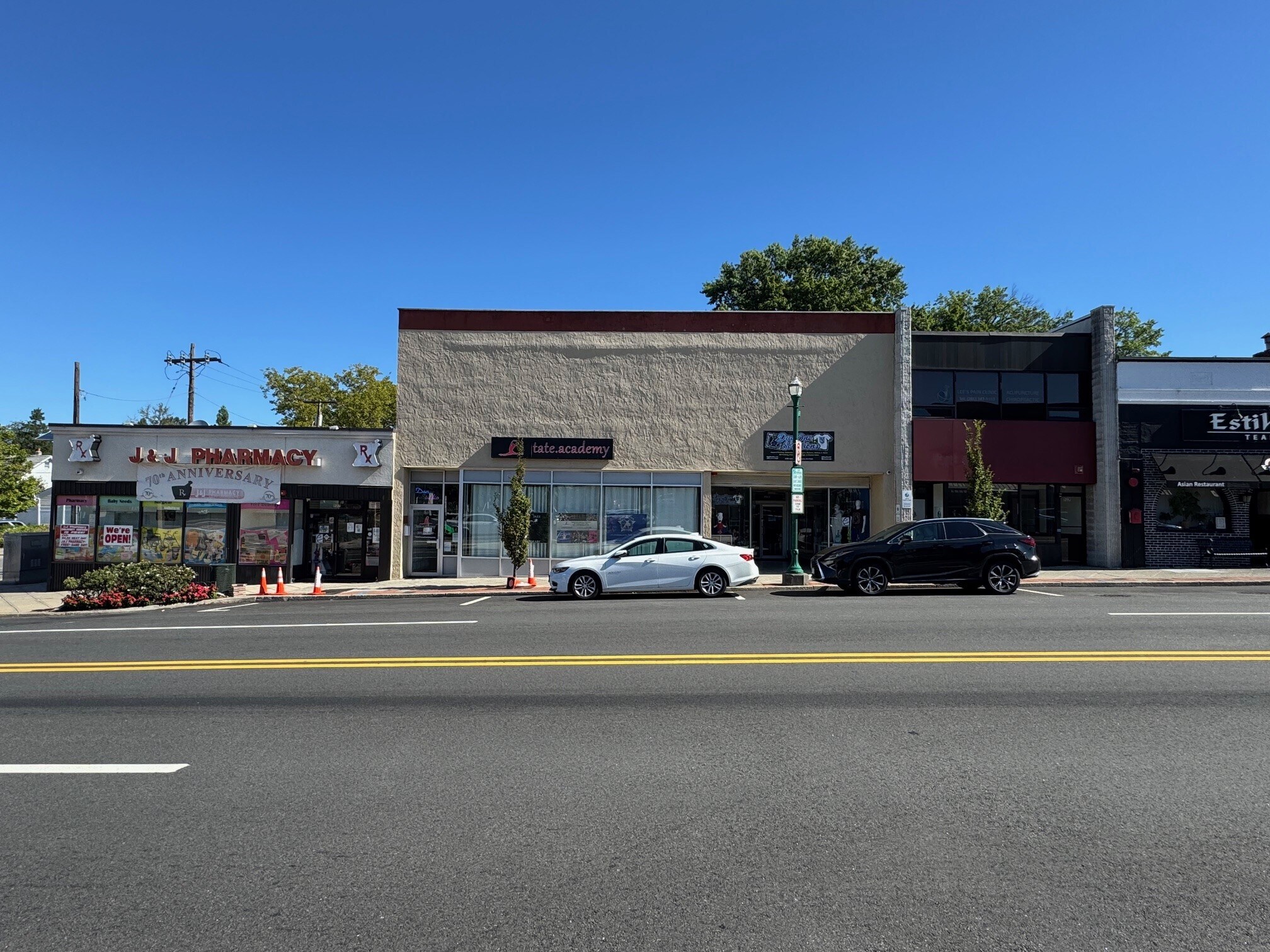 519 Cedar Ln, Teaneck, NJ à vendre Photo du bâtiment- Image 1 de 1