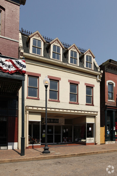 205 N Main St, Saint Charles, MO à vendre - Photo du bâtiment - Image 1 de 1