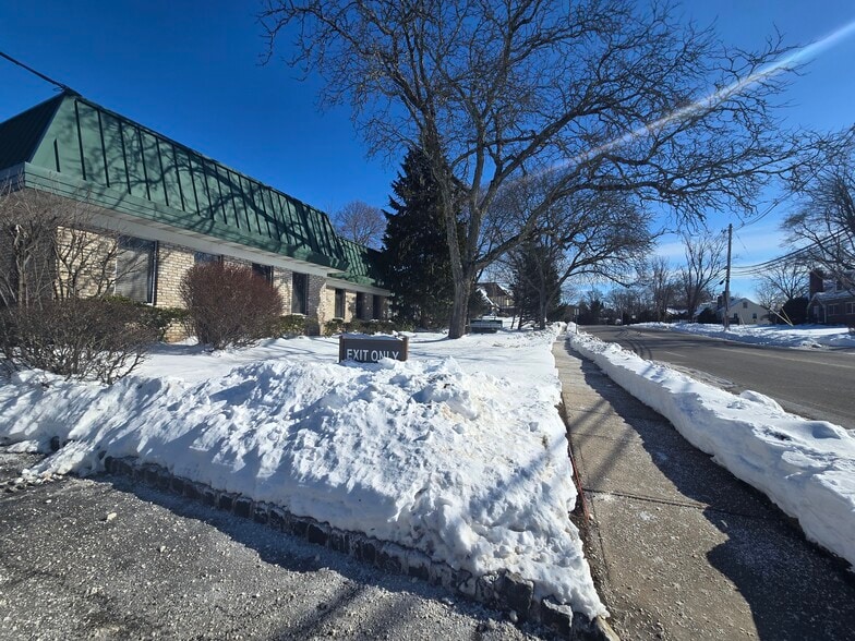 10 James St, Florham Park, NJ à louer - Photo du bâtiment - Image 2 de 3