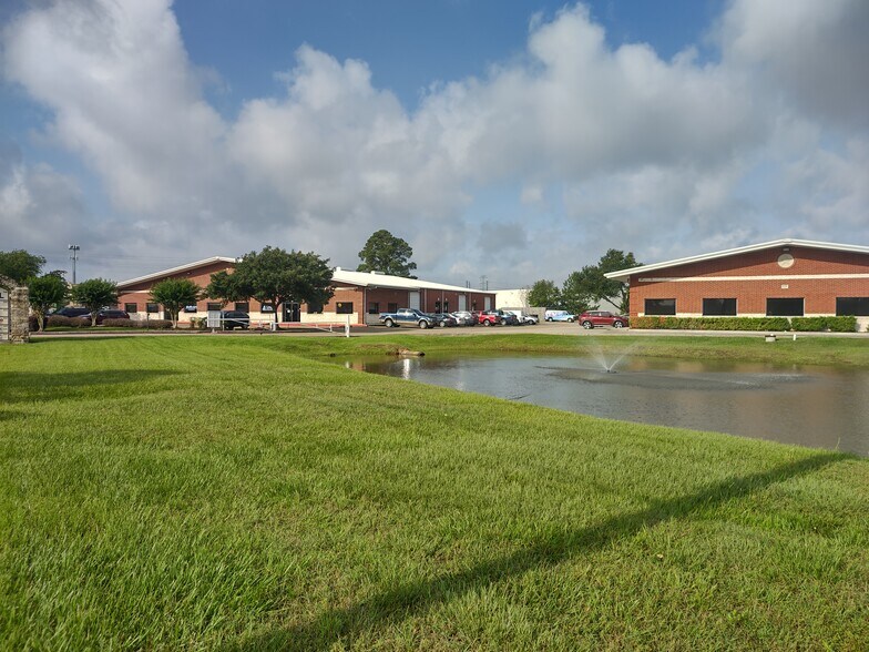 11101-11109 Cutten Rd, Houston, TX à louer - Photo du bâtiment - Image 3 de 4