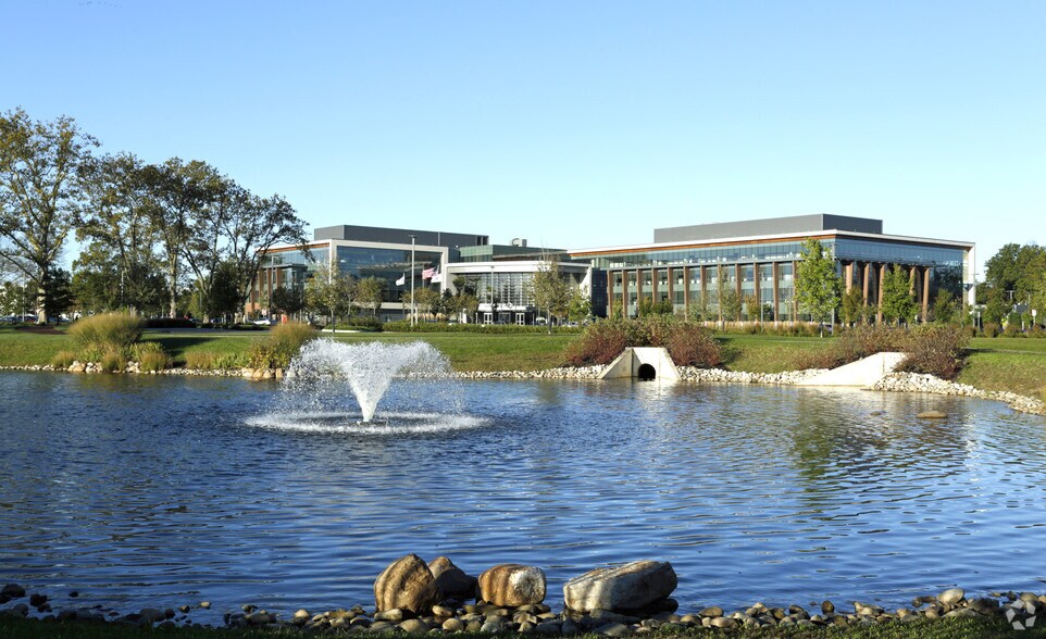 1 CommVault Way, Tinton Falls, NJ à louer - Photo du bâtiment - Image 1 de 13