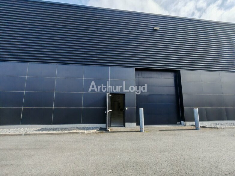 Industrial in Reims for lease - Building Photo - Image 1 of 7