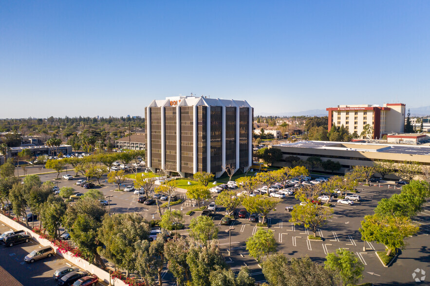 801 N Tustin Ave, Santa Ana, CA for lease - Building Photo - Image 2 of 5