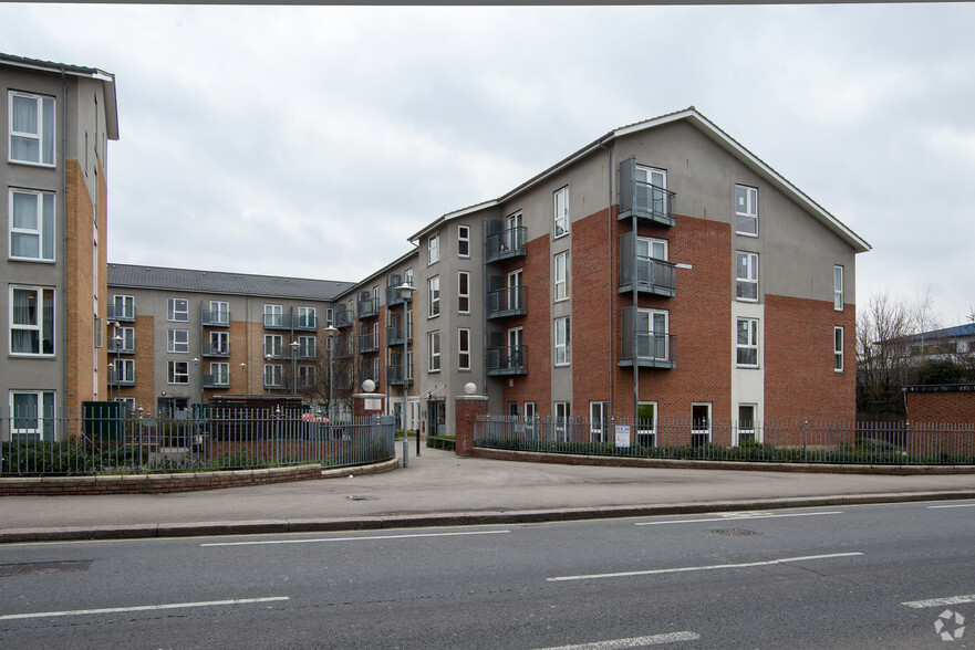 Du Cane Rd, London for sale - Building Photo - Image 1 of 1