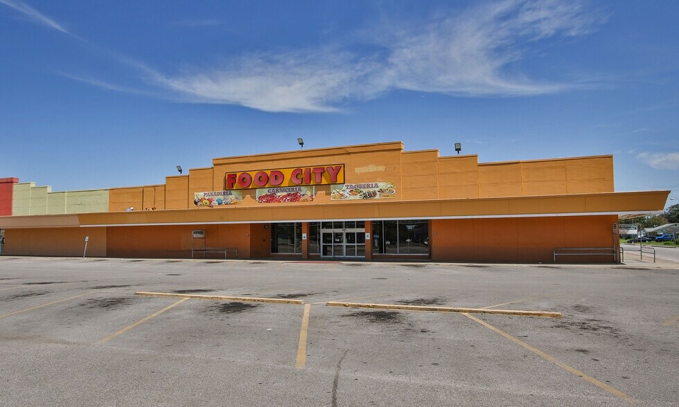 2500-2704 N Laurent St, Victoria, TX à louer - Photo du bâtiment - Image 2 de 8