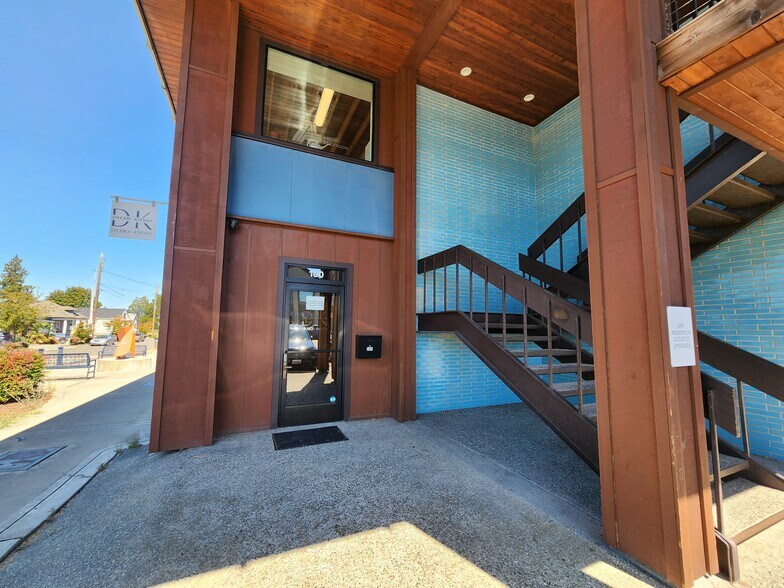 830 Pacific Ave, Bremerton, WA à louer - Photo du bâtiment - Image 2 de 10