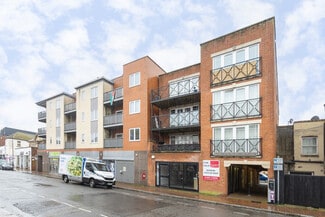 Plus de détails pour 8 Camp Rd, Farnborough - Commerce de détail à louer