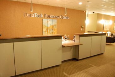 1095 MacKenzie Ave, Victoria, BC à vendre - Photo principale - Image 1 de 1