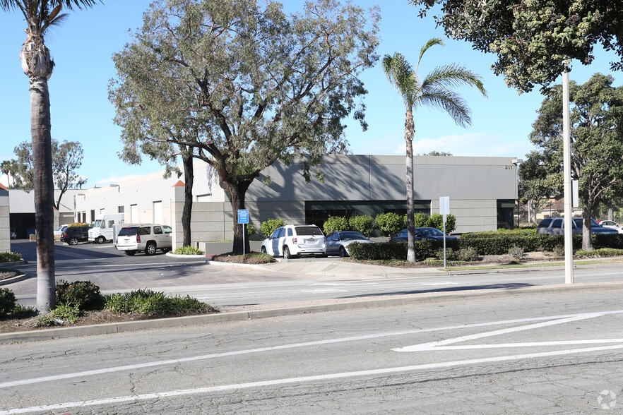 411 N Lombard St, Oxnard, CA for lease - Building Photo - Image 3 of 4