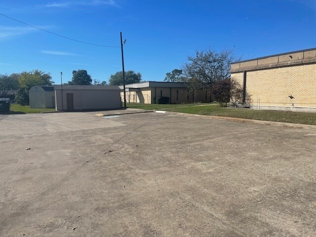 3117 Motley Dr, Mesquite, TX à vendre - Photo du bâtiment - Image 3 de 16