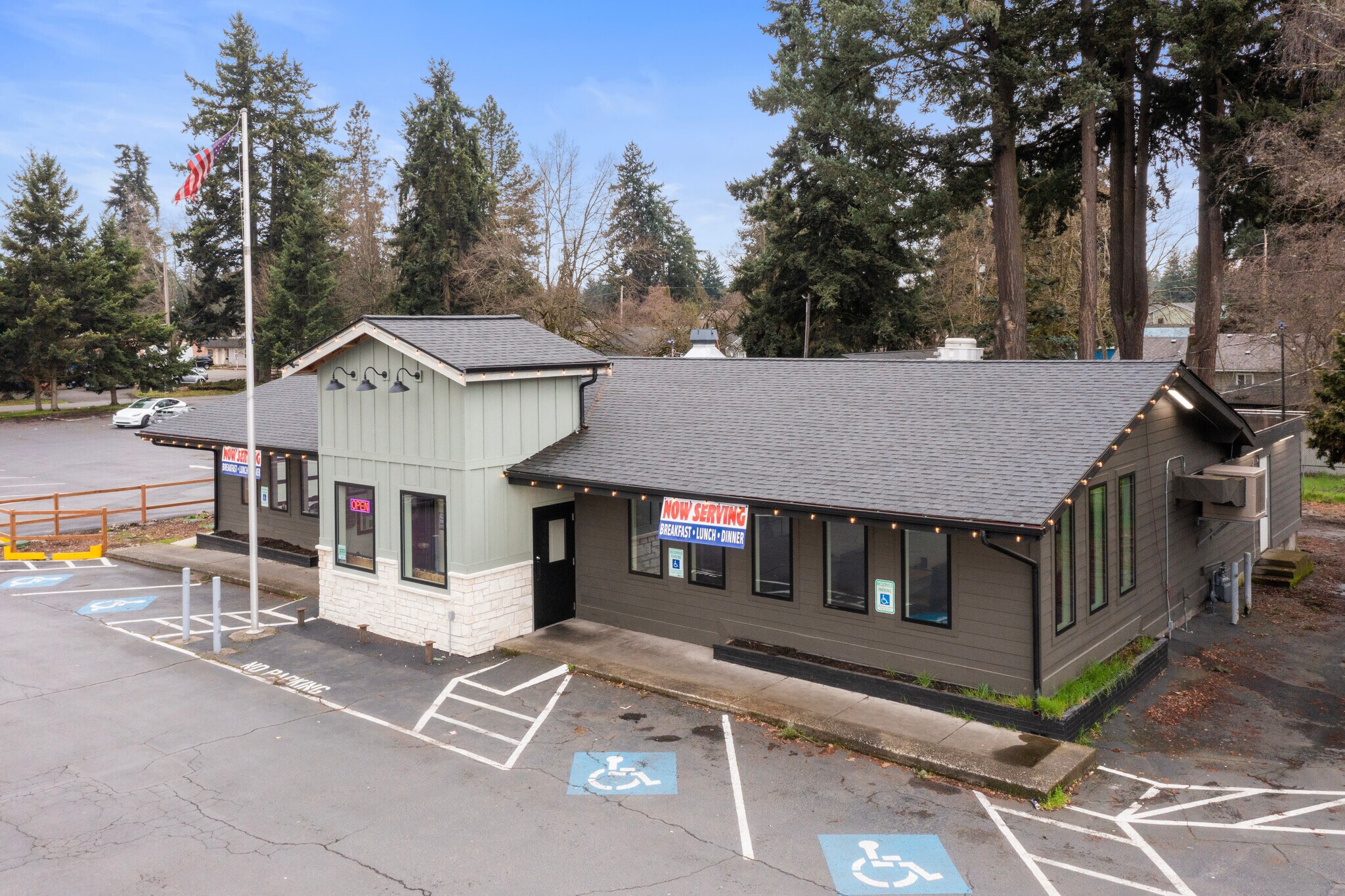 17106 Pacific Ave, Spanaway, WA à vendre Photo du bâtiment- Image 1 de 10