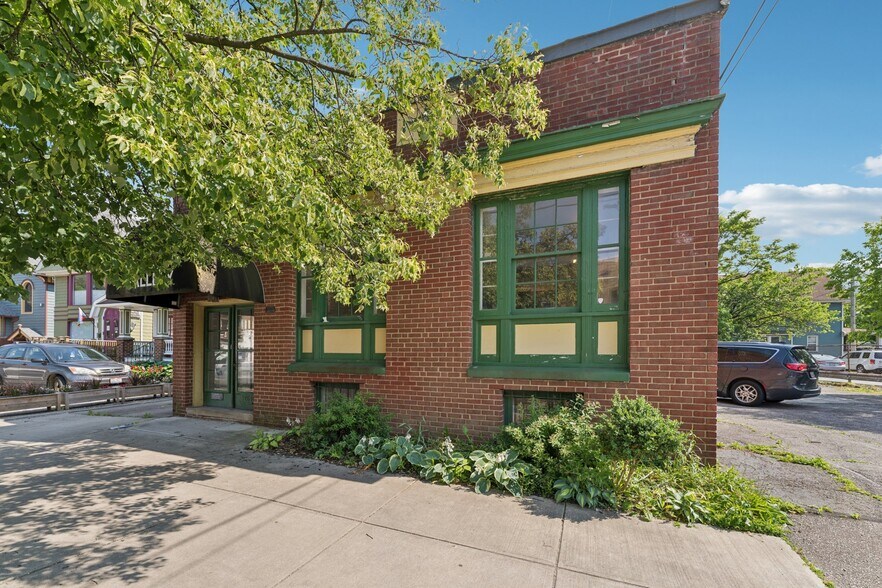 12610 Larchmere Blvd, Cleveland, OH à vendre - Photo du bâtiment - Image 2 de 47