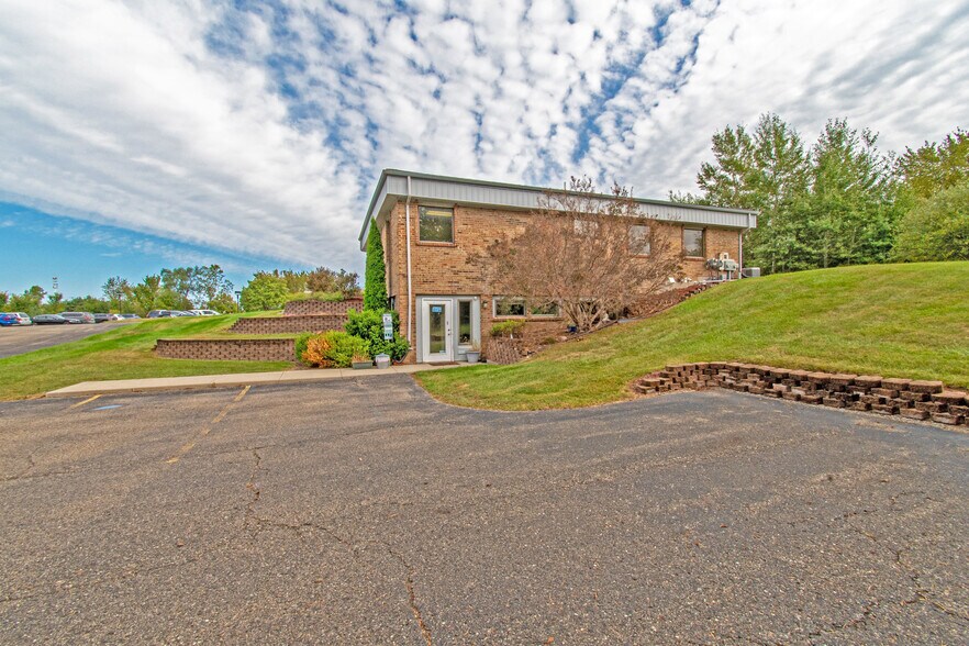 7461 S State Rd, Goodrich, MI à vendre - Photo du bâtiment - Image 2 de 17