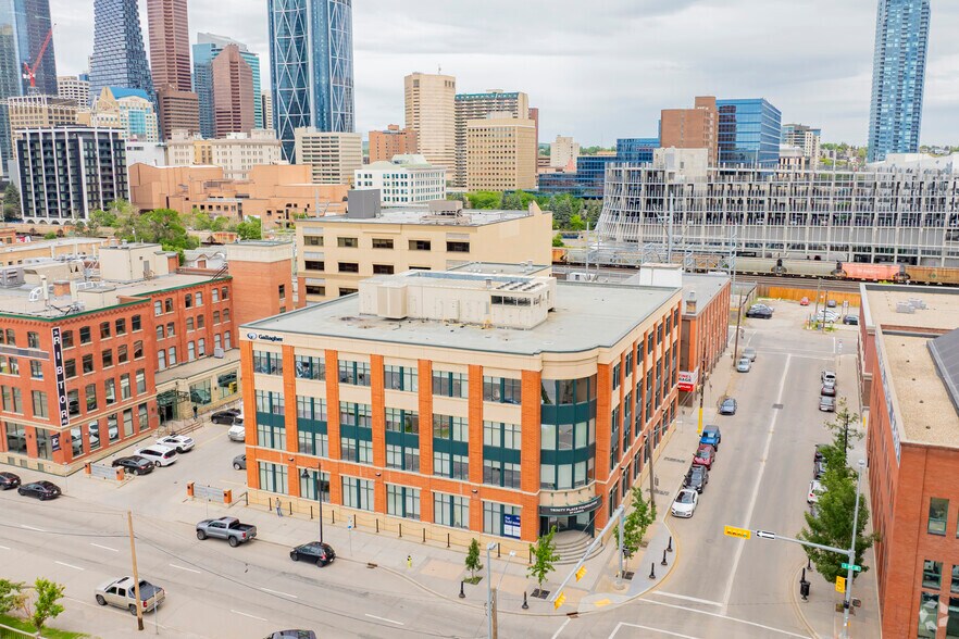 334 11th Ave SE, Calgary, AB à louer - Aérien - Image 2 de 3