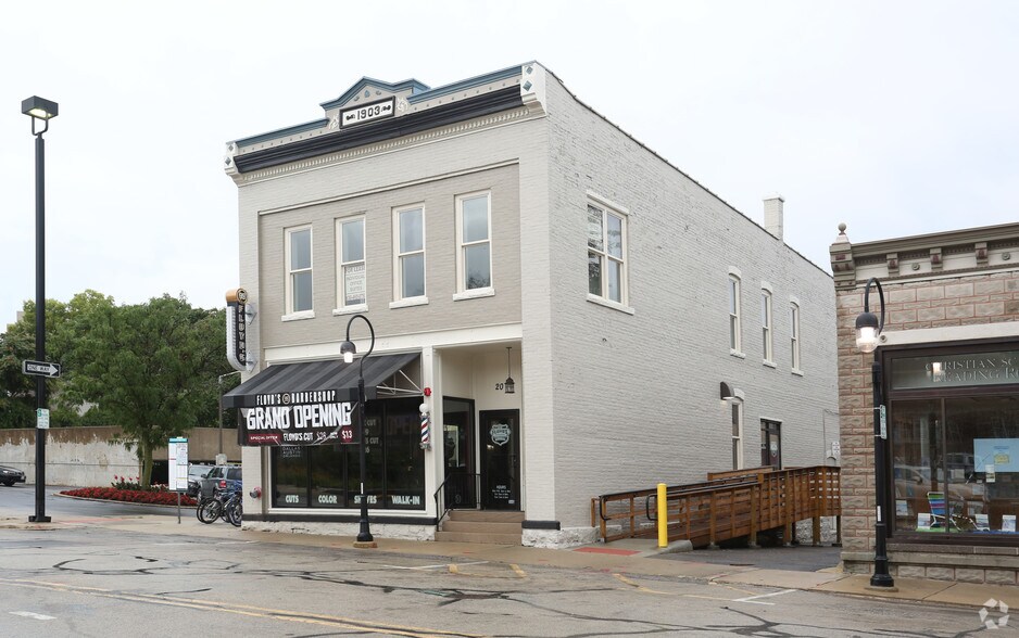 20 E Jefferson Ave, Naperville, IL à vendre - Photo du bâtiment - Image 3 de 8