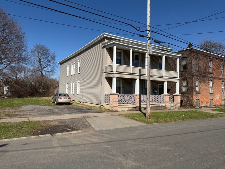 607 Blandina St, Utica, NY à vendre - Photo du bâtiment - Image 3 de 10