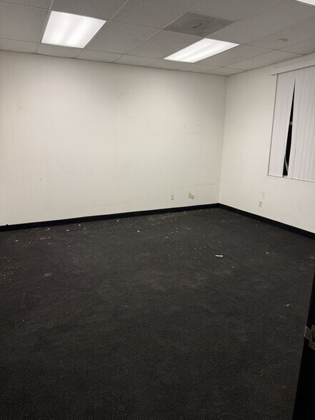 4770 W University Ave, Las Vegas, NV à vendre - Photo du bâtiment - Image 3 de 24