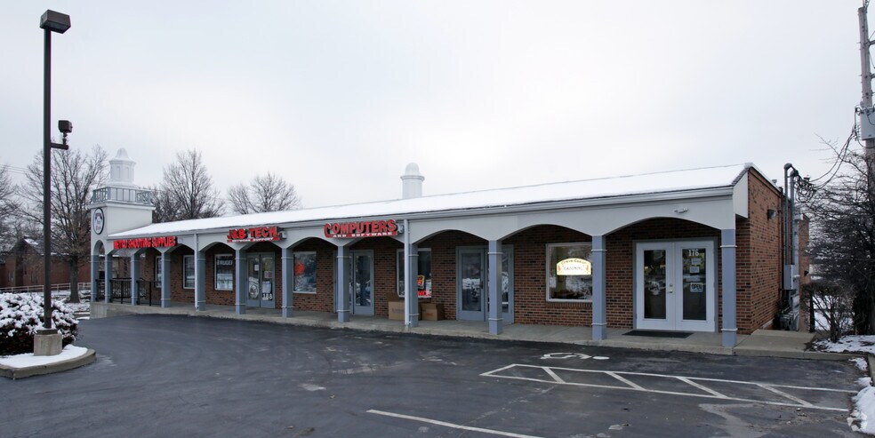 176 Weldon Pky, Maryland Heights, MO à louer - Photo principale - Image 1 de 3