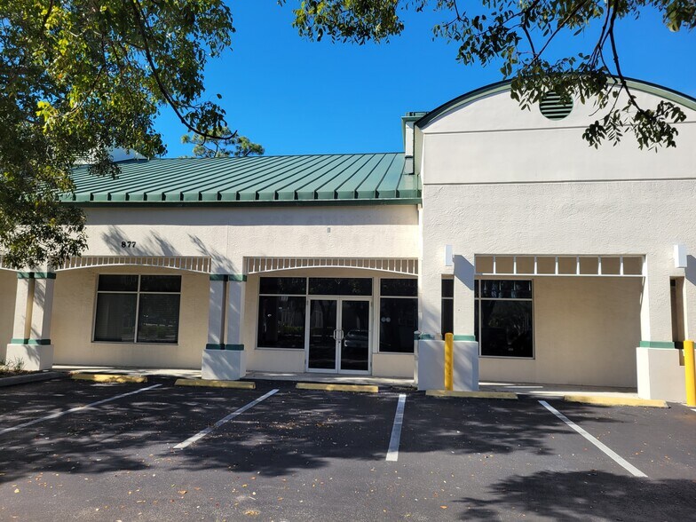 877 111th Ave N, Naples, FL à louer - Photo du bâtiment - Image 2 de 9