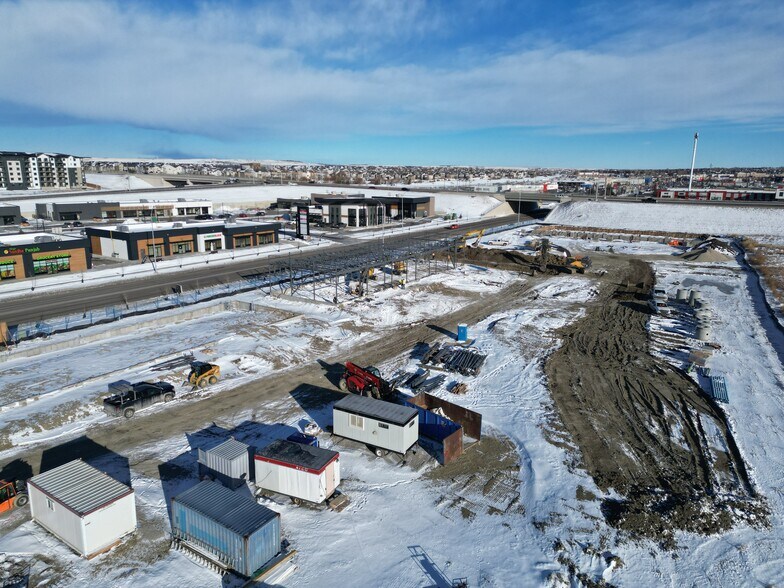 3105 Main St SW, Airdrie, AB à vendre - Photo du bâtiment - Image 2 de 6