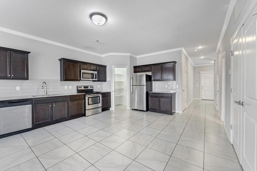 2755 W Kilimanjaro Way, Rogers, AR for sale - Interior Photo - Image 3 of 27