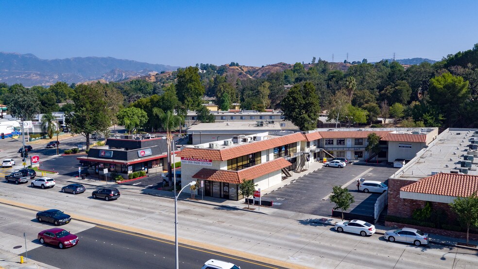 22916 Lyons Ave, Santa Clarita, CA à louer - Aérien - Image 3 de 34