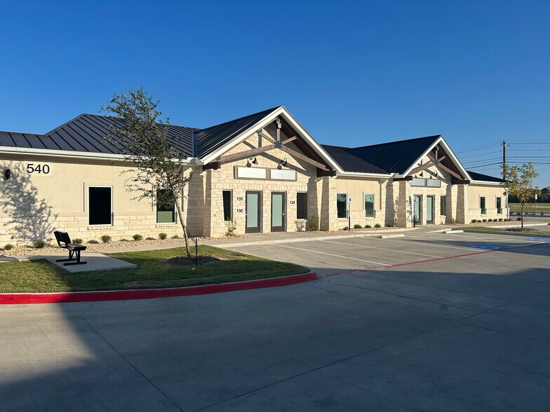 560 W Frontier Pky, Celina, TX à louer - Photo du bâtiment - Image 3 de 5