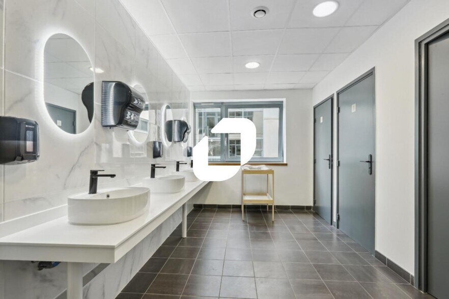 Office in Lognes for lease - Building Photo - Image 3 of 11