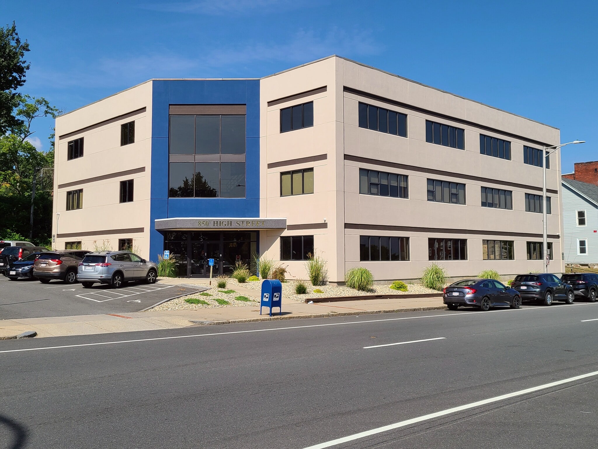 850 High St, Holyoke, MA for lease Primary Photo- Image 1 of 19
