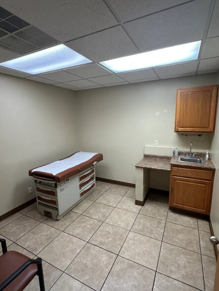 9721 Prairie Ave, Highland, IN for sale - Interior Photo - Image 2 of 5