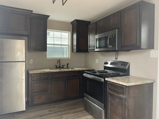 Berry Street Multi-Family portfolio of 18 properties for sale on LoopNet.ca - Building Photo - Image 2 of 31