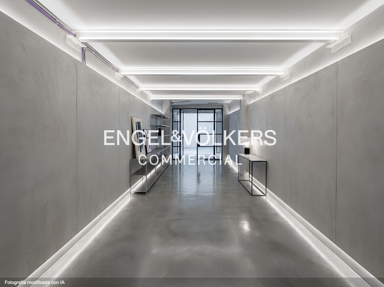 Multifamily in Barcelona, Barcelona for sale - Interior Photo - Image 3 of 4