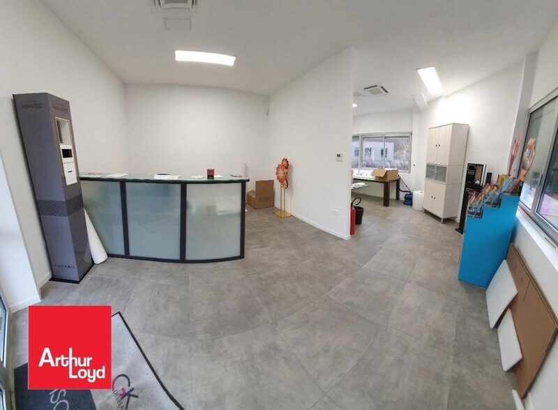 Flex in Gasville-Oisème for lease - Interior Photo - Image 3 of 5