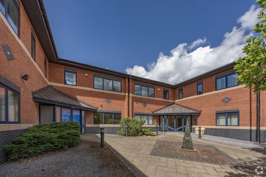Pynes Hl, Exeter à louer - Photo du bâtiment - Image 2 de 4