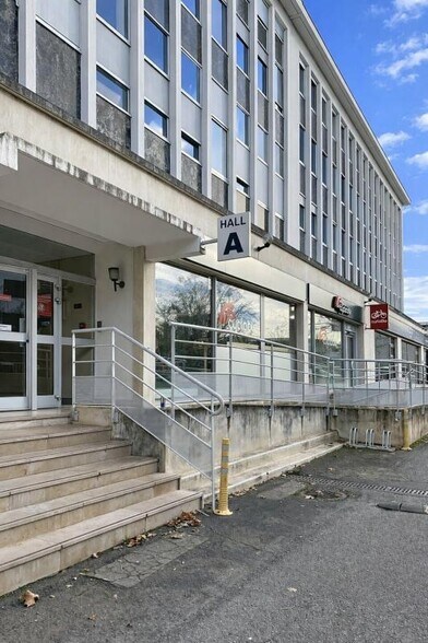 Industrial in Le Chesnay-Rocquencourt for lease - Building Photo - Image 2 of 17