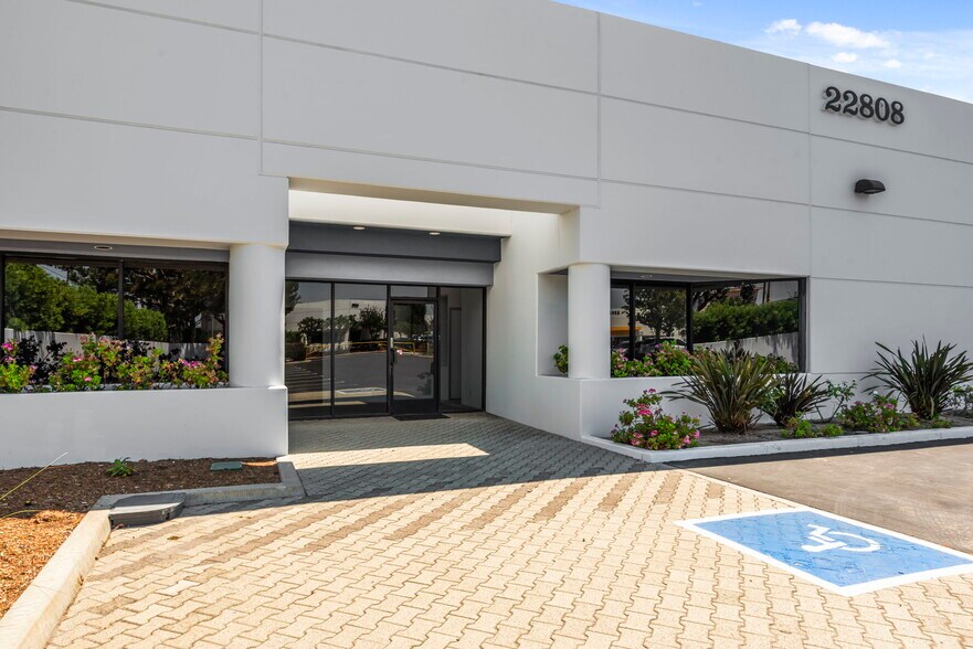 22808 Lockness Ave, Torrance, CA à louer - Photo du bâtiment - Image 3 de 17