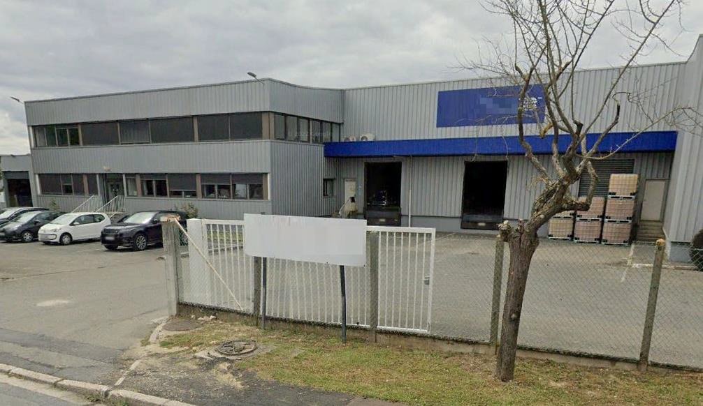 Industrial in Louvres for lease Building Photo- Image 1 of 15