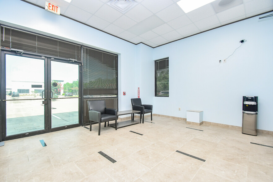 15366 Park Row, Houston, TX for lease - Interior Photo - Image 3 of 30