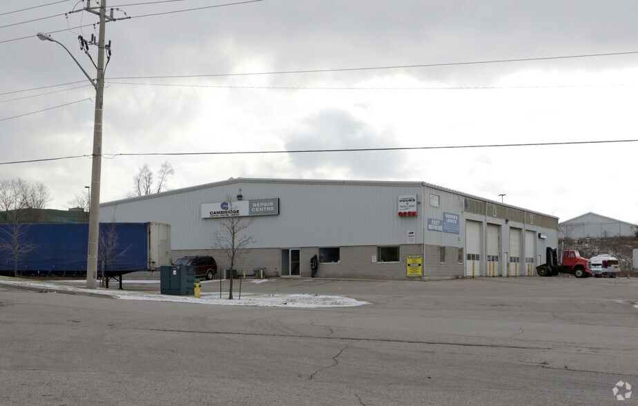 100 Mcgovern Dr, Cambridge, ON à vendre - Photo principale - Image 1 de 1