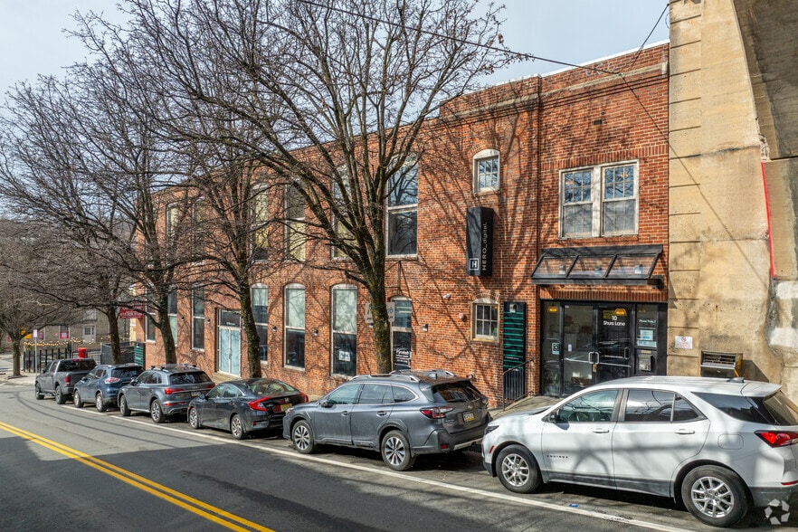 10 Shurs Ln, Philadelphia, PA for lease - Building Photo - Image 2 of 5