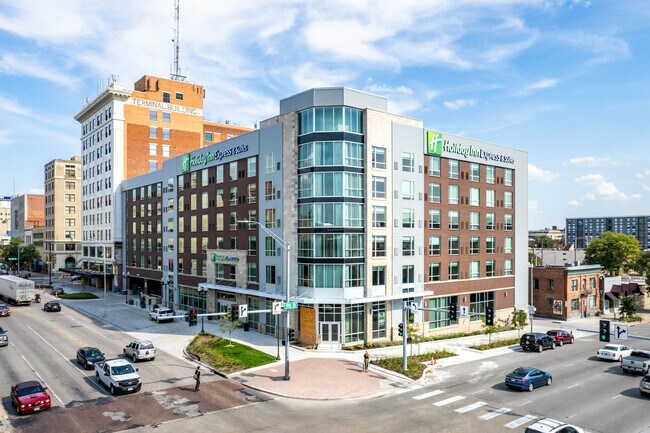 Plus de détails pour 905 O St, Lincoln, NE - Services hôteliers à vendre