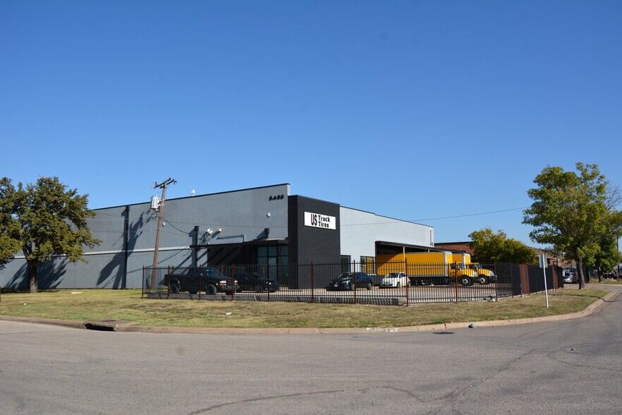 8400 Sovereign Row, Dallas, TX à vendre - Photo du bâtiment - Image 3 de 30