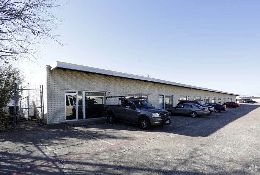 9990 Monroe Dr, Dallas, TX à louer - Photo du bâtiment - Image 2 de 2