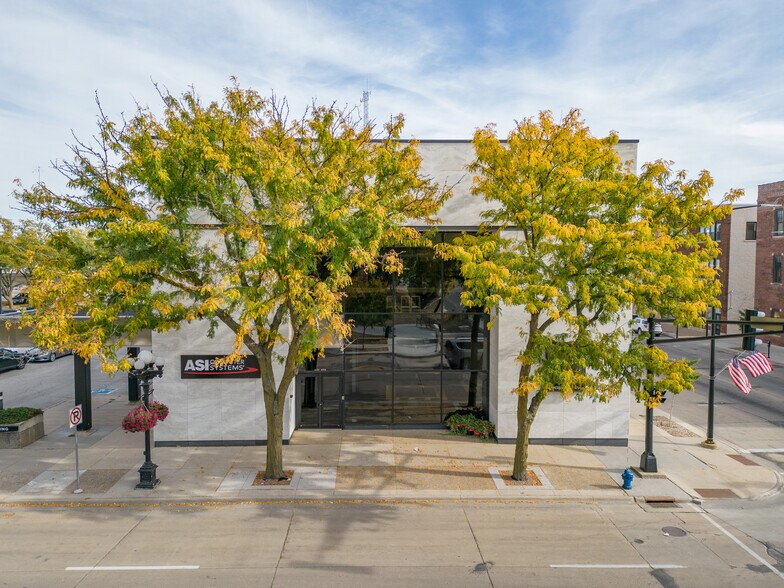 402-404 E 4th St, Waterloo, IA à vendre - Photo du bâtiment - Image 3 de 20