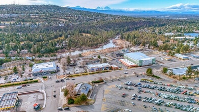 30 NE Bend River Mall Dr, Bend, OR à louer Photo intérieure- Image 1 de 12