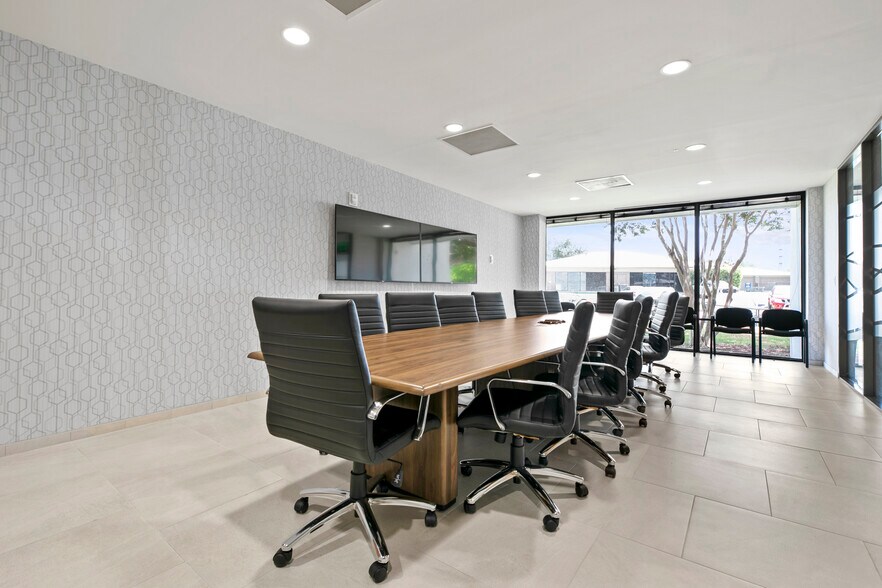 624 Six Flags Dr, Arlington, TX à louer - Photo intérieure - Image 3 de 19