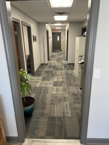 6334 Peters Creek Rd, Roanoke, VA à louer - Photo du bâtiment - Image 2 de 32