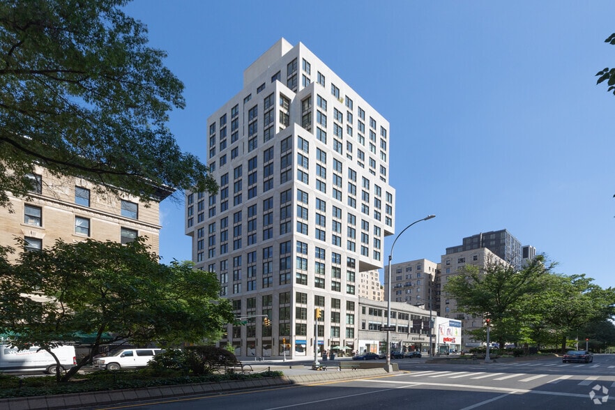 2461 Broadway, New York, NY for lease - Building Photo - Image 1 of 55