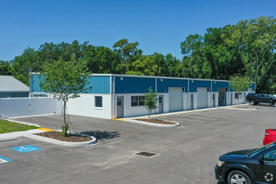 14050 N Florida Ave, Tampa, FL à louer - Photo du bâtiment - Image 2 de 7
