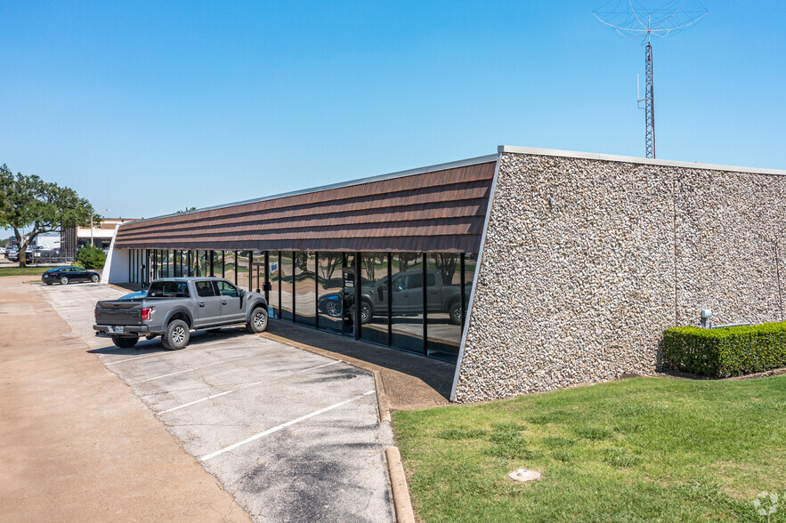 1108-1110 Summit Ave, Plano, TX for lease - Primary Photo - Image 1 of 17